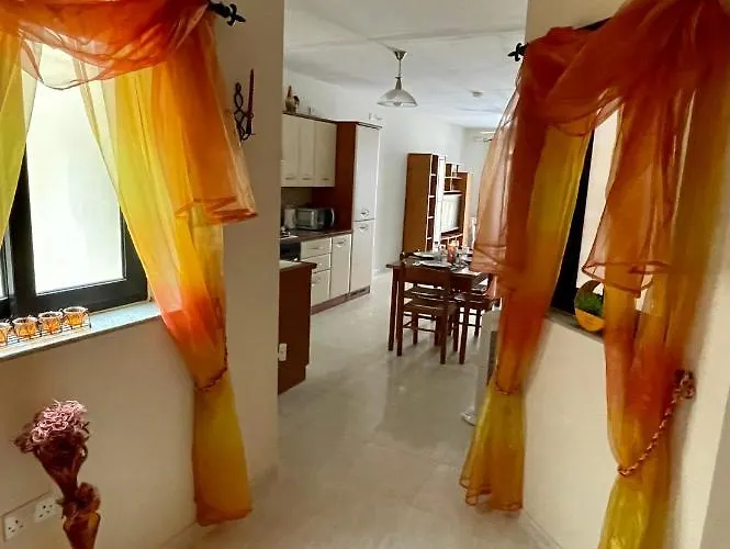 Regent Court - 3 Bedroom Within Walking Distance From Seafront St. Paul's Bay