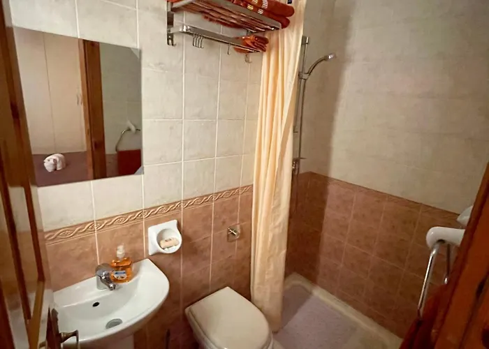 Regent Court - 3 Bedroom Within Walking Distance From Seafront *