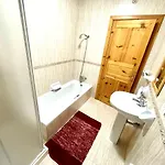 Regent Court - 3 Bedroom Within Walking Distance From Seafront St. Paul's Bay