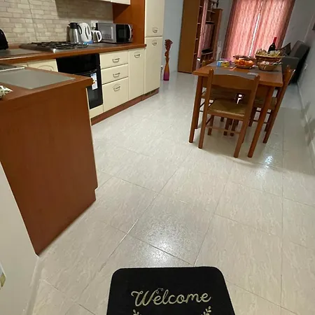 Regent Court - 3 Bedroom Within Walking Distance From Seafront *