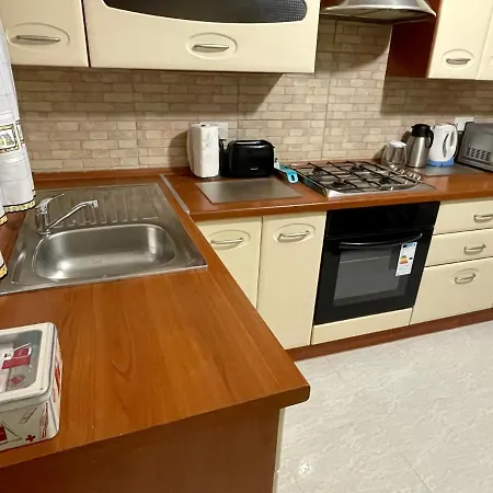 Regent Court - 3 Bedroom Within Walking Distance From Seafront *