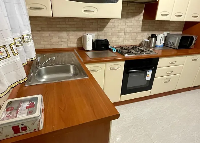 Regent Court - 3 Bedroom Within Walking Distance From Seafront *