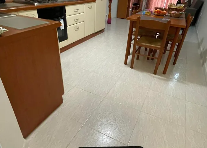 Regent Court - 3 Bedroom Within Walking Distance From Seafront *